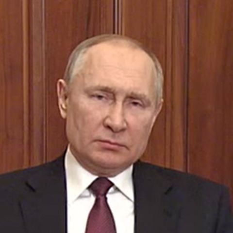 Präsident Wladimir Putin bei einer TV-Ansprache zur Ankündigung einer militärischen Sonderoperation im Donbass