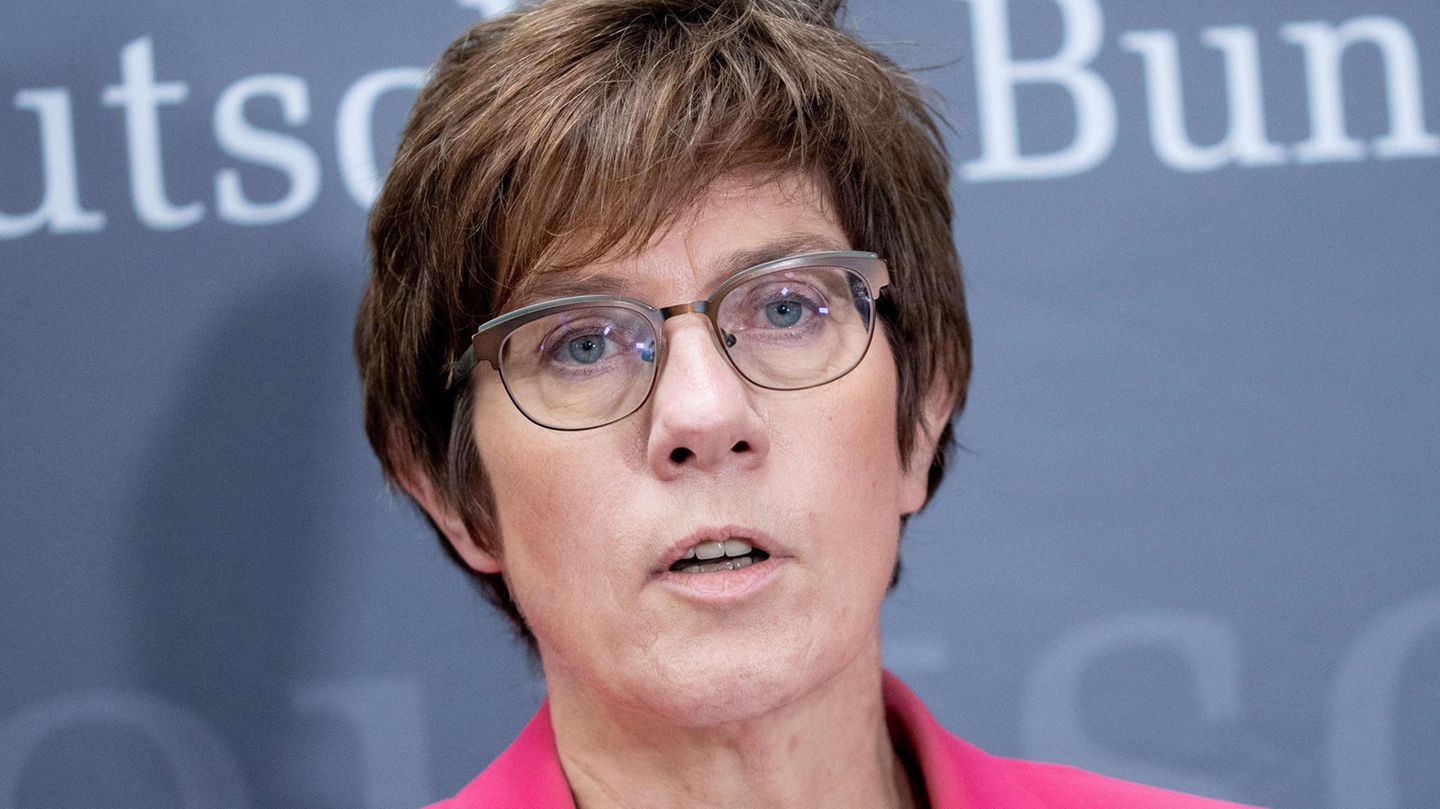Annegret Kramp-Karrenbauer zum Ukraine-Krieg