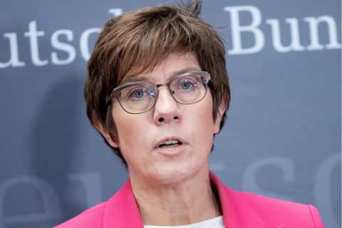 Annegret Kramp-Karrenbauer zum Ukraine-Krieg