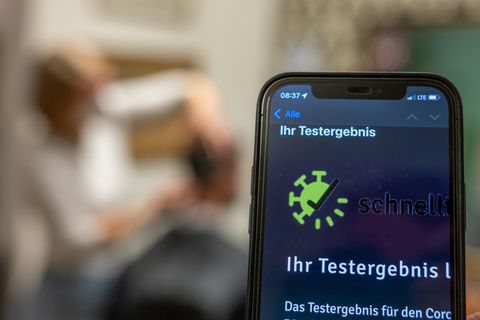 Digitaler Testnachweis auf einem Handy