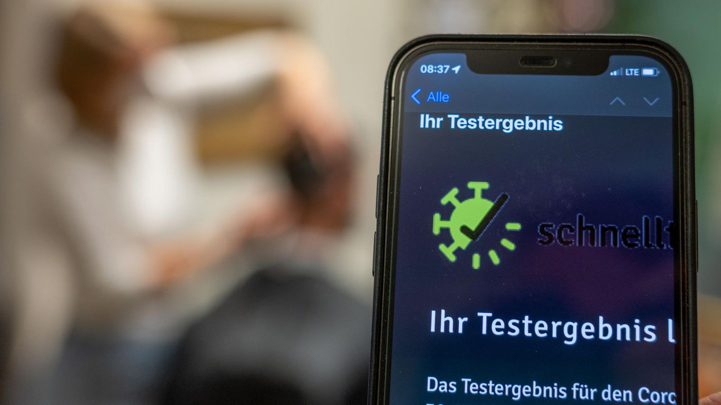 Digitaler Testnachweis auf einem Handy