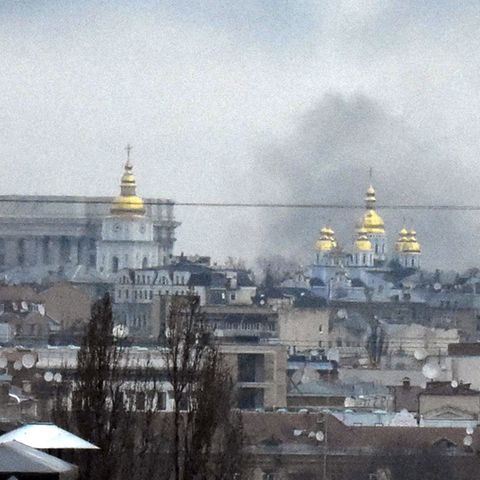 Rauch steigt über der ukrainischen Hauptstadt auf