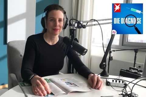 Dr. Anika Geisler bei der Aufnahme der "Diagnose" im Podcast-Studio