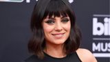Auch sie in der damaligen Sowjetunion geboren: Mila Kunis kam 1983 im nahe der rumänischen Grenze gelegenen Tschernowitz als Tochter ukrainischer Juden auf die Welt. Nach dem Zusammenbruch des Ostblocks emigrierte die Familie 1991 nach Los Angeles, wo Kunis schon bald Karriere beim Film machte, vor allem durch ihre feste Rolle in der TV-Serie "Die wilden Siebziger". Seit 2015 ist sie mit dem Schauspieler Ashton Kutcher verheiratet, das Paar hat zwei Kinder.