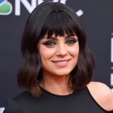 Auch sie in der damaligen Sowjetunion geboren: Mila Kunis kam 1983 im nahe der rumänischen Grenze gelegenen Tschernowitz als Tochter ukrainischer Juden auf die Welt. Nach dem Zusammenbruch des Ostblocks emigrierte die Familie 1991 nach Los Angeles, wo Kunis schon bald Karriere beim Film machte, vor allem durch ihre feste Rolle in der TV-Serie "Die wilden Siebziger". Seit 2015 ist sie mit dem Schauspieler Ashton Kutcher verheiratet, das Paar hat zwei Kinder.