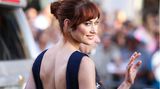 In ihrer bekanntesten Rolle, in dem James-Bond-Film "Ein Quantum Trost", verkörpert sie eine bolivianische Agentin. Geboren wurde Olga Kurylenko aber 1979 in der ostukrainischen Stadt Berdjansk, die seinerzeit zur Sowjetunion gehörte. Im Alter von 13 Jahren wurde sie als Model entdeckt und zog kurz darauf nach Paris. In Frankreich startete sie auch ihre Filmkarriere, die sie schon bald nach Hollywood führte. Zuletzt war sie in den Sci-Fi-Kracher "Black Widow" zu sehen. 