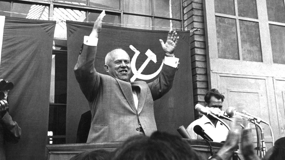 Geschichte Russlands: Chruschtschow bei einer Rede in Österreich