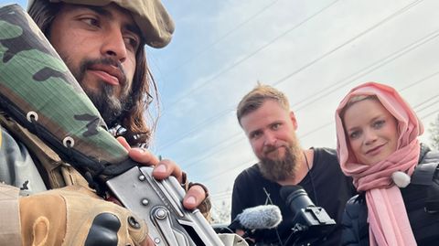 RTL-Fernseh-Reporterin Liv von Boetticher und Producer Christoph Klawitter vor Ort in Kabul