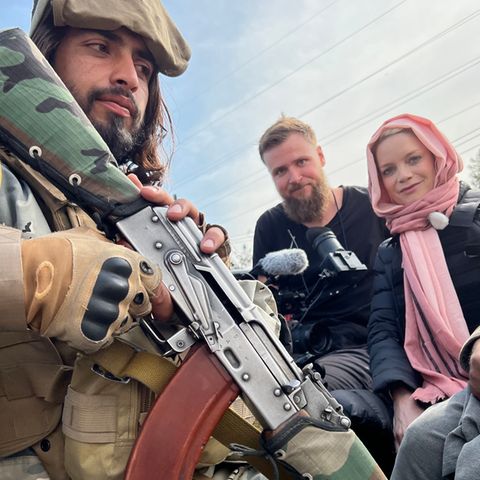 RTL-Fernseh-Reporterin Liv von Boetticher und Producer Christoph Klawitter vor Ort in Kabul