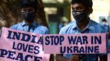 Studenten in Chennai, Indien fordern ein Ende des Krieges gegen die Ukraine