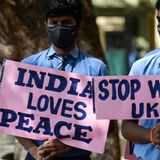 Studenten in Chennai, Indien fordern ein Ende des Krieges gegen die Ukraine