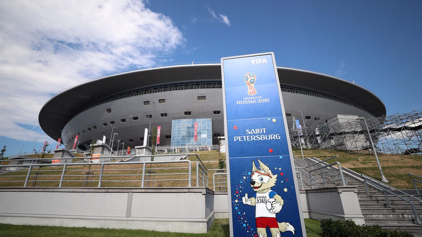 Blick auf die Gazprom Arena in St. Petersburg (Archivfoto)