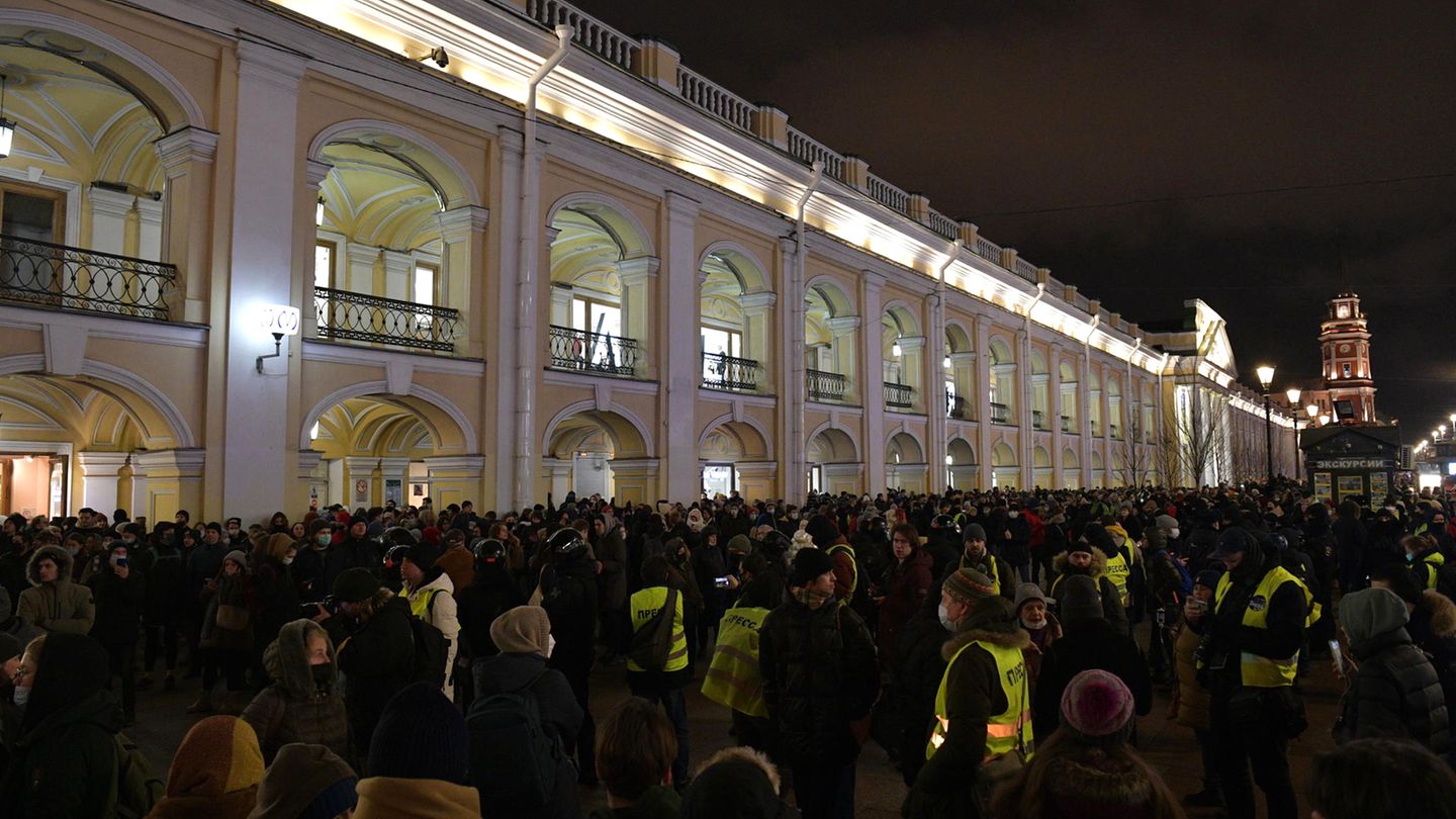 Die Proteste in Sankt Petersburg erstreckten sich über die Paradestraße Newskij Prospekt