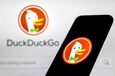 "DuckDuckGo"-Logo auf einem Smartphone