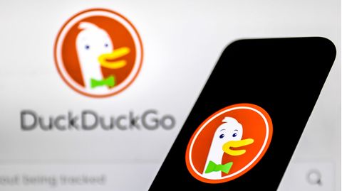 "DuckDuckGo"-Logo auf einem Smartphone