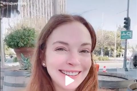 Lindsay Lohan lacht in einem Tiktok-Video
