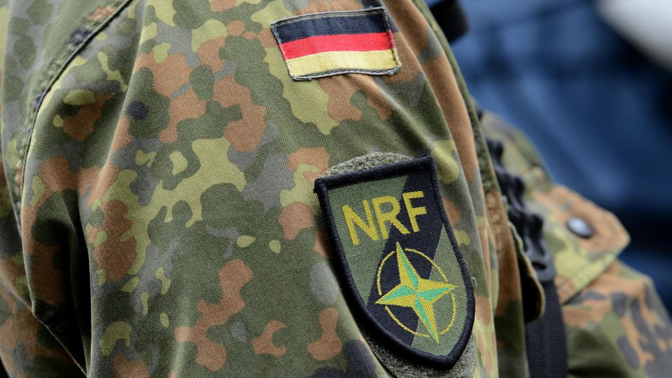 Schulterklappen eines deutschen Soldaten in der Nato-NRF