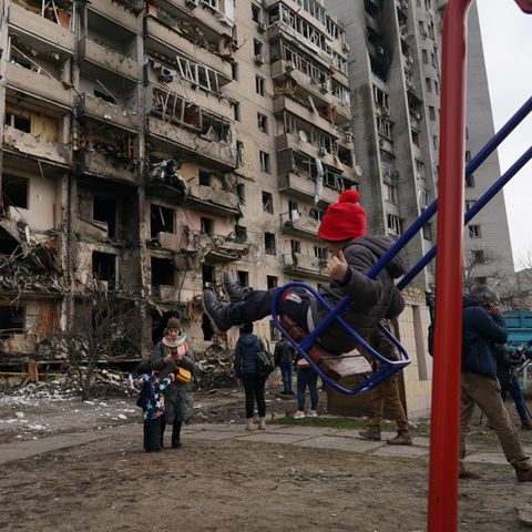 Überall in der Ukraine schlagen russische Raketen ein, auch wie hier in Kiew