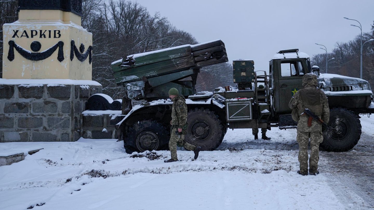 Ukrainische Soldaten am Stadtrand von Charkiw