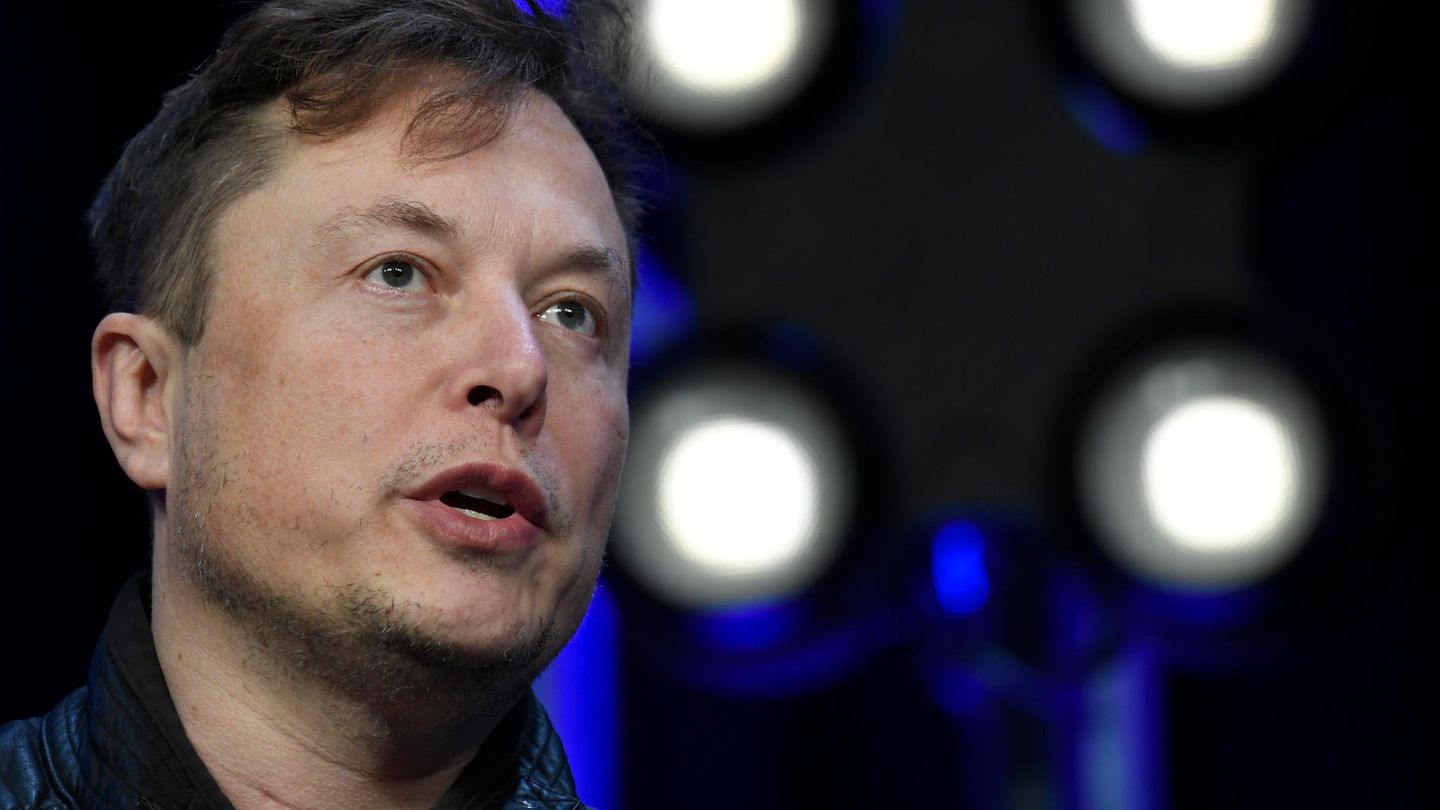 Elon Musk veröffentlichte einen Tweet mit den Worten "Der Starlink-Service ist jetzt aktiv in der Ukraine"
