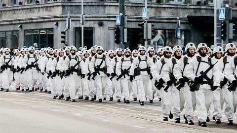Militärparade in den Straßen Tallinns am 24. Februar