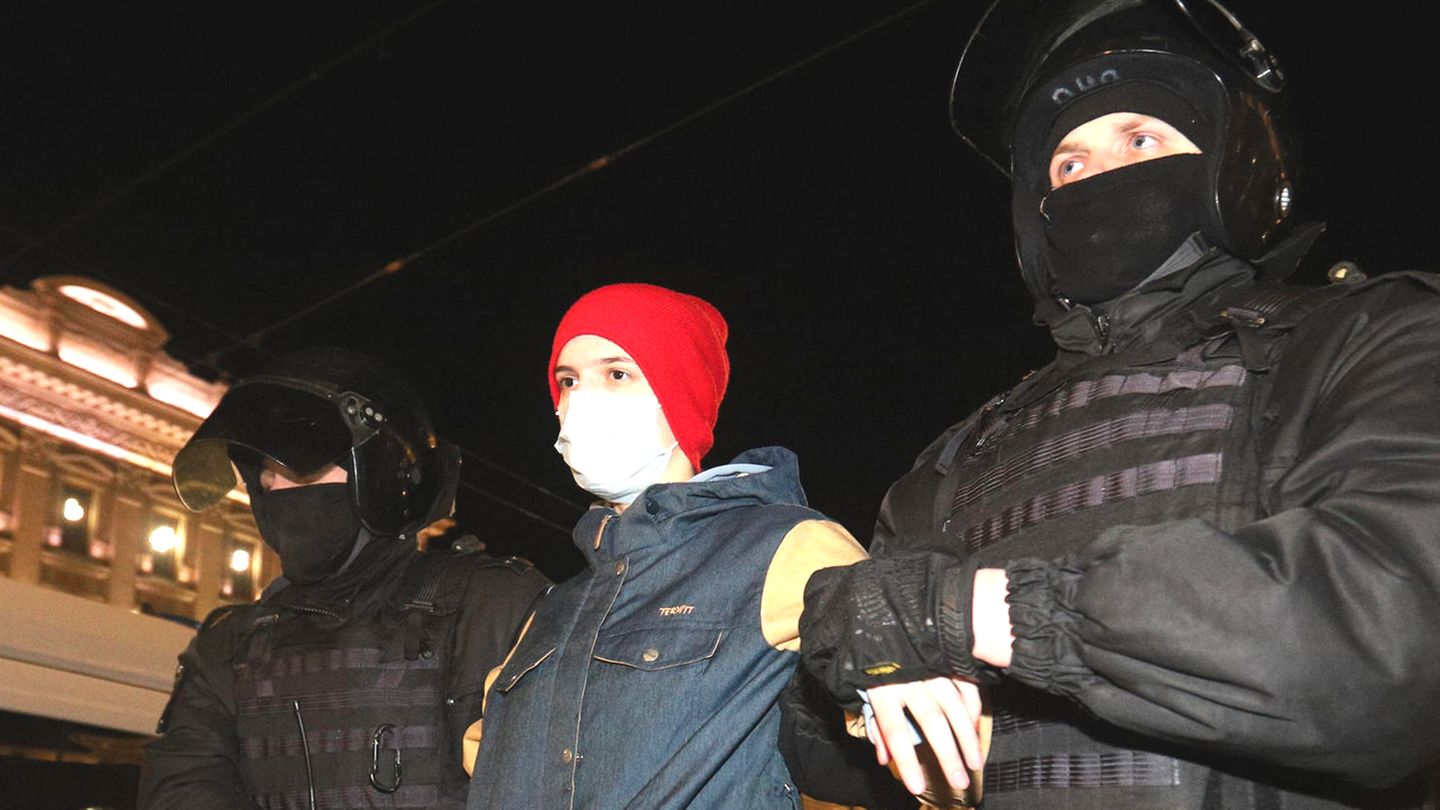 Demos against Ukraine war: Russia’s police arrest thousands (video)