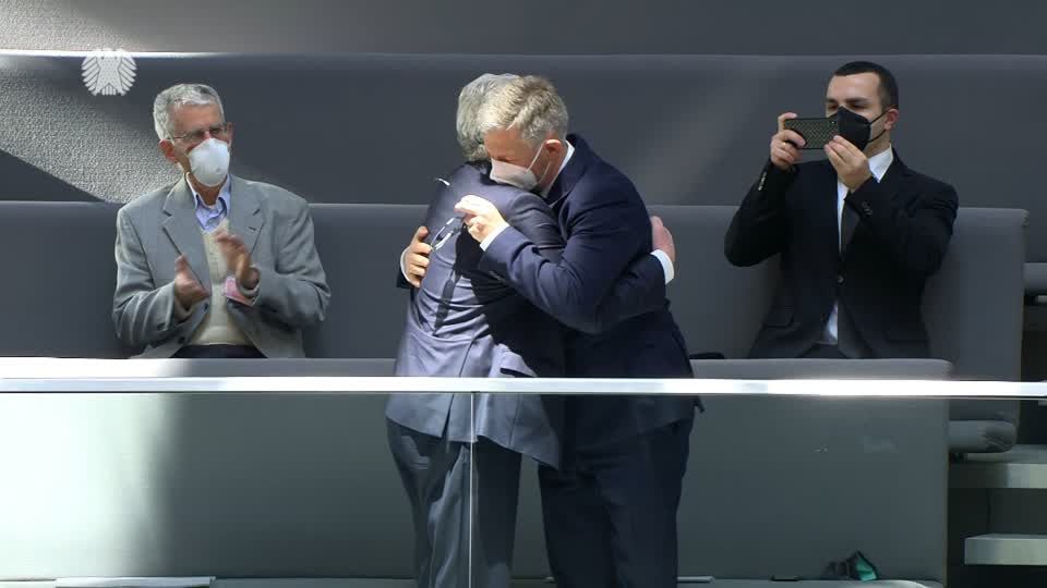 Video: Bundestag zeigt sich mit Ukraine solidarisch Video: Bundestag zeigt sich mit Ukraine solidarisch
