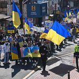 Auch in der südkoreanischen Hauptstadt Seoul gab es einen Protestzug: In dem asiatischen Land lebende Ukrainer versammelten sich vor der russischen Botschaft und forderten ein Ende des Krieges.