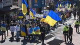 Auch in der südkoreanischen Hauptstadt Seoul gab es einen Protestzug: In dem asiatischen Land lebende Ukrainer versammelten sich vor der russischen Botschaft und forderten ein Ende des Krieges.