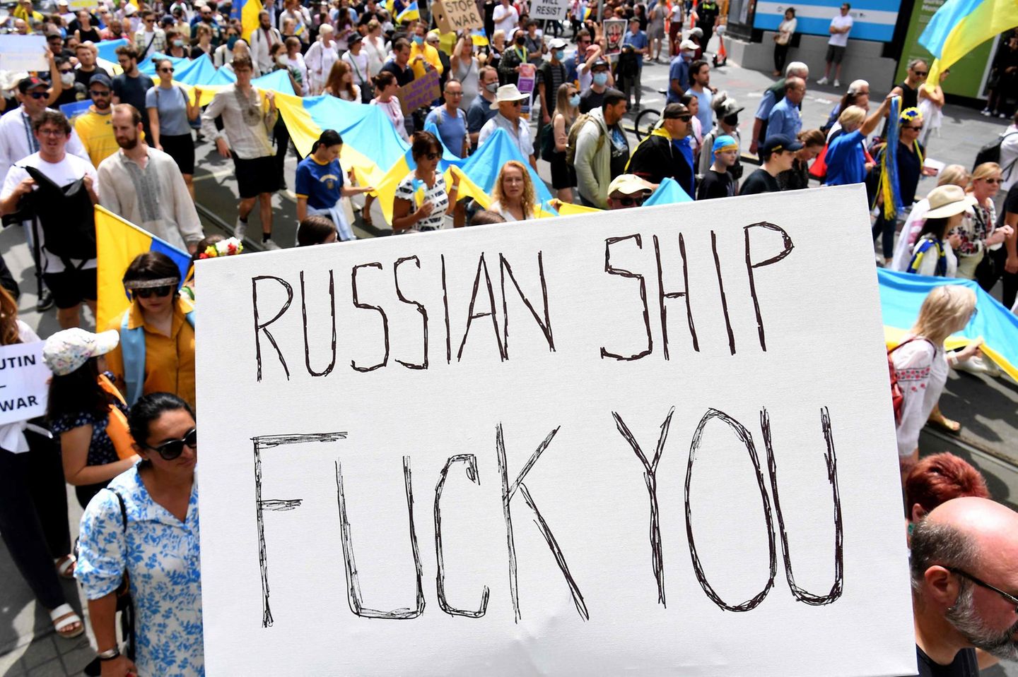 Die Demonstranten in der südaustralischen Stadt Melbourne hatten eine klare Botschaft an den russischen Agressor.