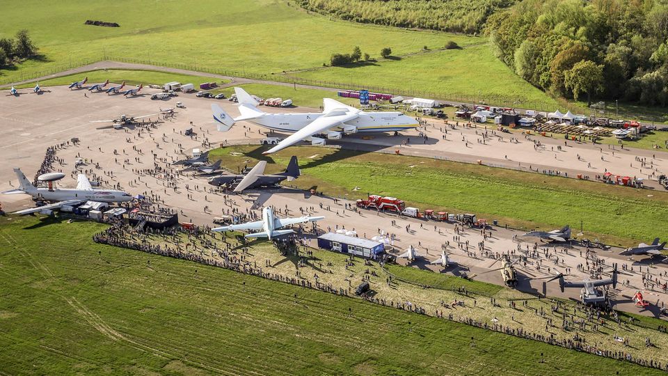 Antonow An-225: Einziges Exemplar Des Weltgrößten Frachtflugzeuges ...