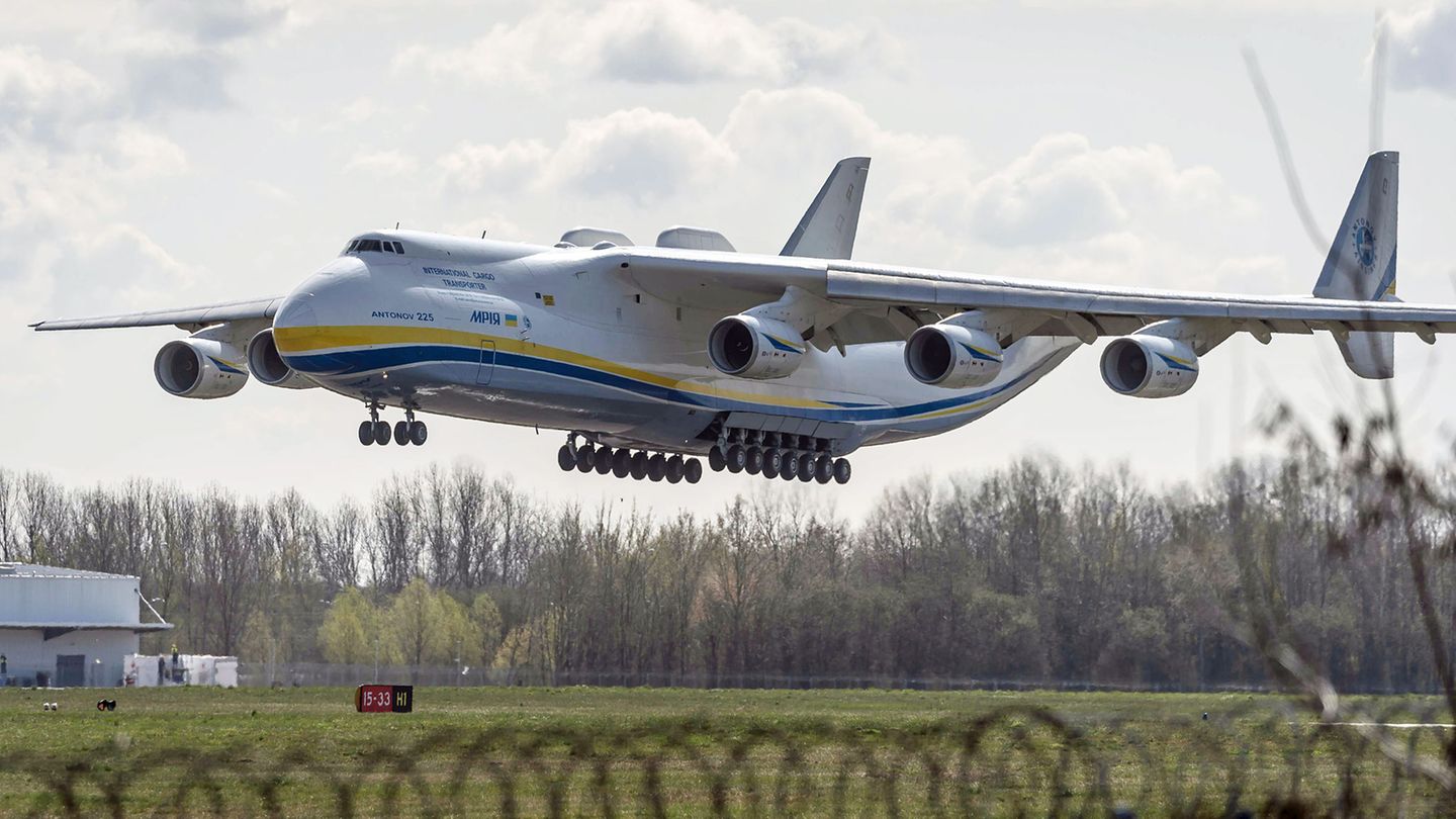 Antonow An-225: Einziges Exemplar Des Weltgrößten Frachtflugzeuges ...