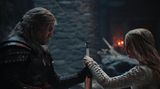 Geralt und Ciri berühren ein Schwert