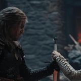 Geralt und Ciri berühren ein Schwert