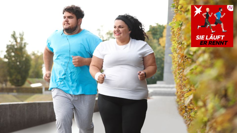 Ein übergewichtiger Mann und eine Frau laufen gemeinsam