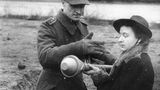 Die Panzerfaust wird stets mit dem Volkssturm, dem letzten Aufgebot des Dritten Reiches in Verbindung gebracht.
