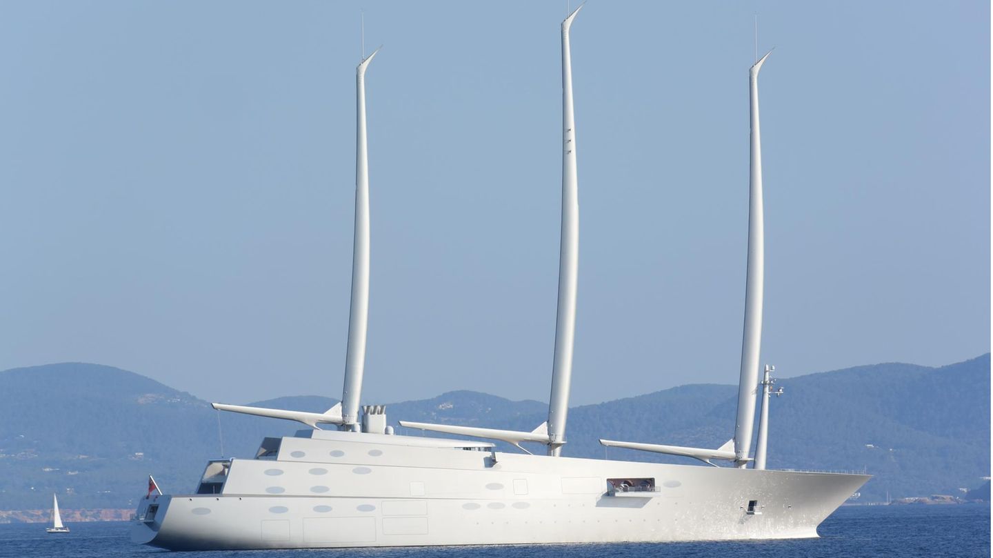 Ukraine War: Italy seizes yacht from Russian oligarch