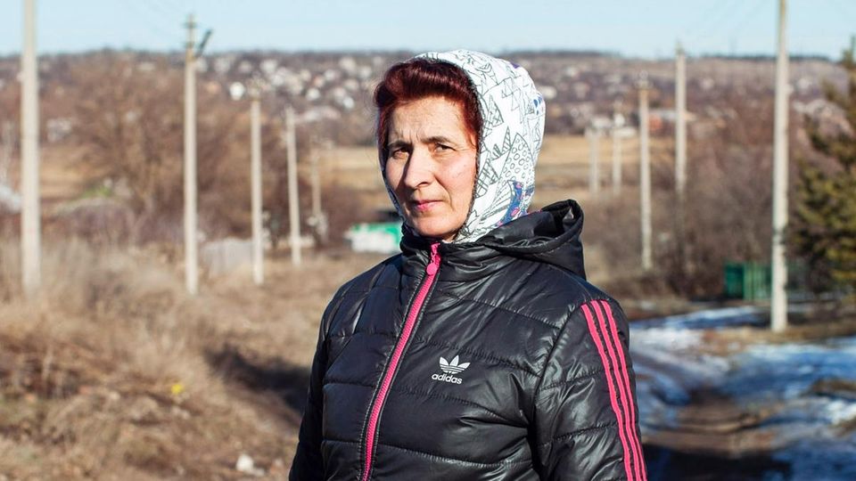 Swetlana: Die 60-Jährige Ukrainerin lebt im Donbas. Sie sagt: "Es ist wie in einem Wald, der brennt. Wir sind die Tiere, die nicht wissen, wohin"