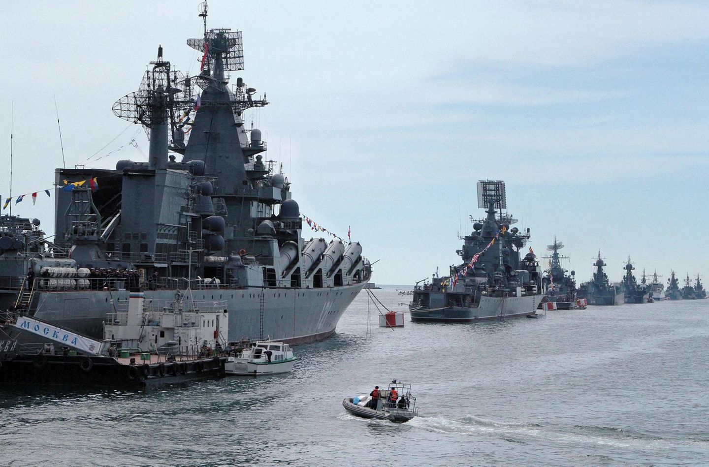 Russische Kriegsschiffe 2014 in der Bucht von Sewastopol. Seit acht Jahren hält Russland die Krim besetzt