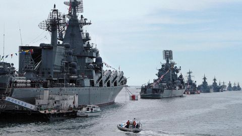 Russische Kriegsschiffe 2014 in der Bucht von Sewastopol. Seit acht Jahren hält Russland die Krim besetzt