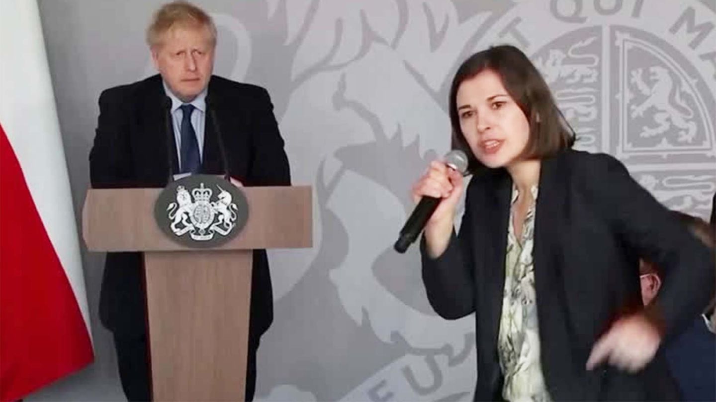 Ukraine war: journalist confronts Boris Johnson and bursts into tears (video)