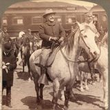 Theodore Roosevelt, 26. Präsident der USA, sitzt vor dem Aufbruch in den Yellowstone National Park 1902 auf einem Pferd