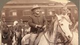 Theodore Roosevelt, 26. Präsident der USA, sitzt vor dem Aufbruch in den Yellowstone National Park 1902 auf einem Pferd