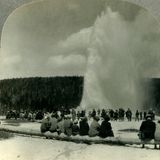 Der "Old Faithful" ist einer der bekanntesten Geysire der Welt und eine Besucherattraktion im Yellowstone Nationalpark