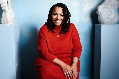 Tupoka Ogette, 41, spricht über Rassismus und ihr neues Buch im Bildhauer-Atelier ihres Mannes Stephen Lawson in Berlin