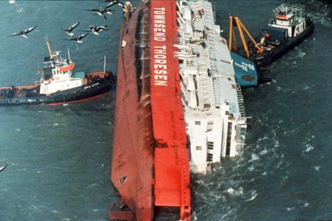 Das Foto zeigt die "Herald of Free Enterprise" im Ärmelkanal