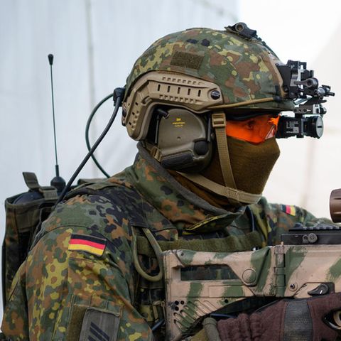 Soldaten der Bundeswehr mit dem Sturmgewehr vom Typ G36 A2