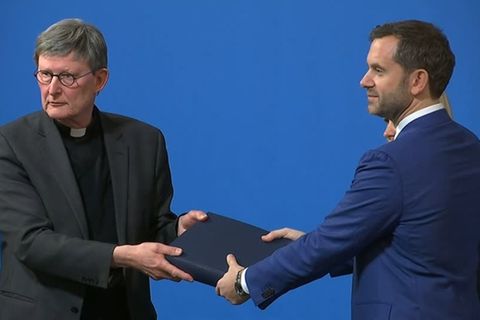 Video: Kölner Erzbischof Woelki bietet Papst Amtsverzicht an