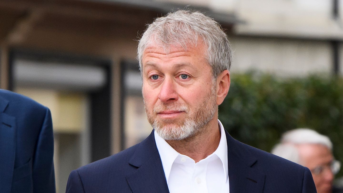 Roman Abramovich announces sale of Chelsea