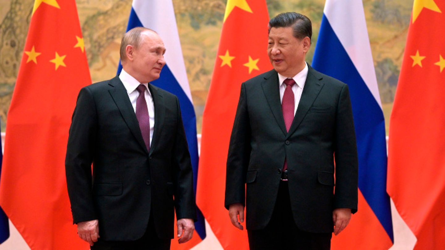 Chinas Präsident Xi Jinping (r.) und sein russischer Amtskollege Wladimir Putin